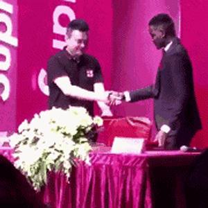 一份报纸200块，一块板砖卖6000？Supreme凭什么这么火？