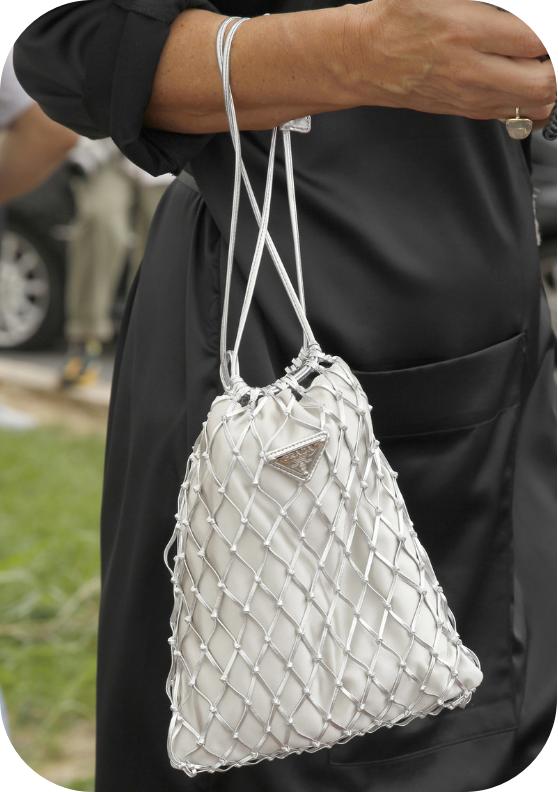 休闲百搭斜挎云朵包,高级感白色大包包洋气大方