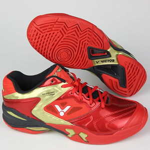 爱打羽毛球买什么表,羽毛球初学者怎样选择自己的球鞋