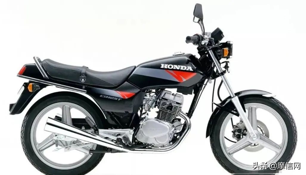 90年代国产两轮摩托车,经典带脚踩的怀旧老摩托