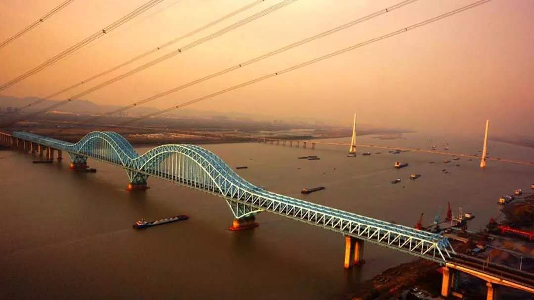 鸟巢和奥林匹克中间的建筑是什么,鸟巢与奥运会有关系吗