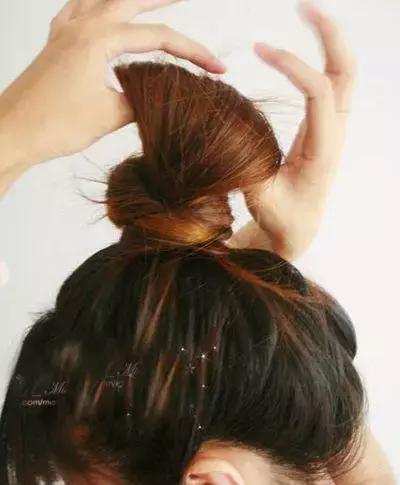 头发扎起来很短怎么扎丸子头,丸子头这样扎才好看整天都不易散