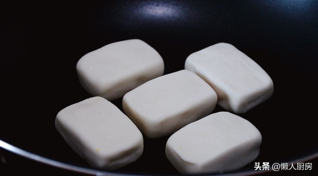 年糕不用微波炉用开水泡软吗,很好吃的年糕爆浆不用煮