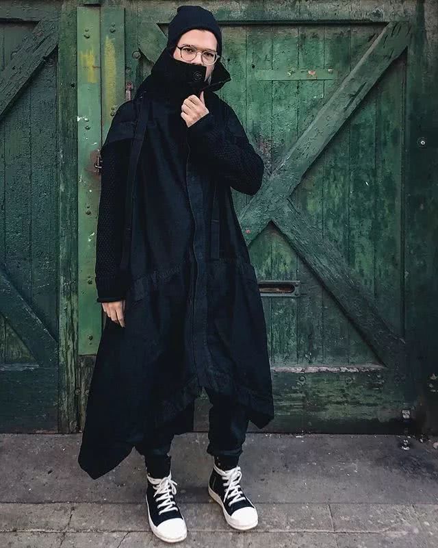 天气冷不想扎头发怎么办,热天洋气又凉快的帽子