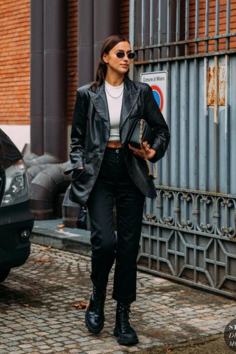 冬季显瘦裤子配靴子,现在还流行打底裤配靴子吗