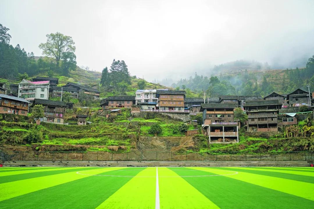 七十二侗寨足球场,黎平足球场人造草皮