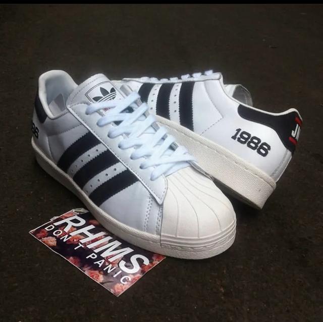 adidas贝壳头和不是贝壳头的区别,阿迪达斯贝壳头adidasoriginals