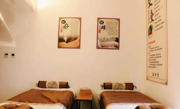 2个00后小伙开店1年赚了2000万,25岁小伙两年开十家餐饮店