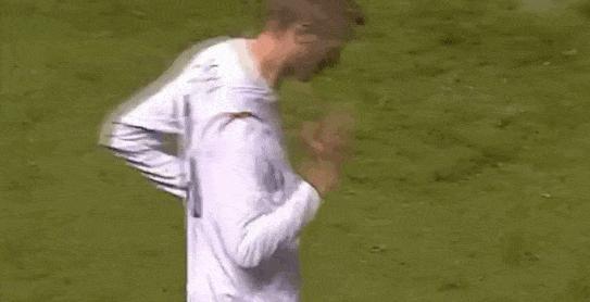 足球十大庆祝动作,足球庆祝动作梅西和小罗