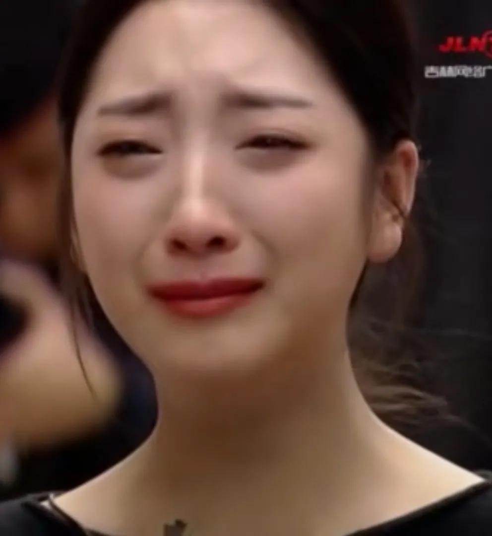 小伙成了有名的魔术师,离婚后要与初恋结婚,女孩说回不去了