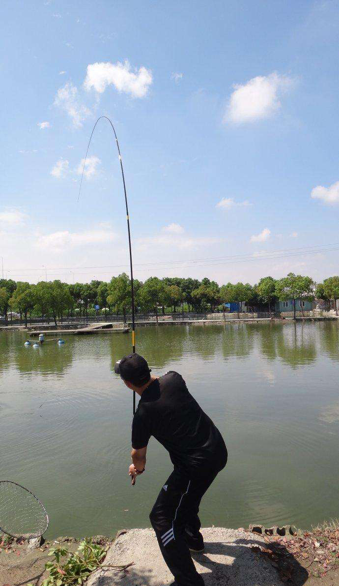 为什么鱼线老是从竿稍打结处断,为什么竿断了鱼会跑