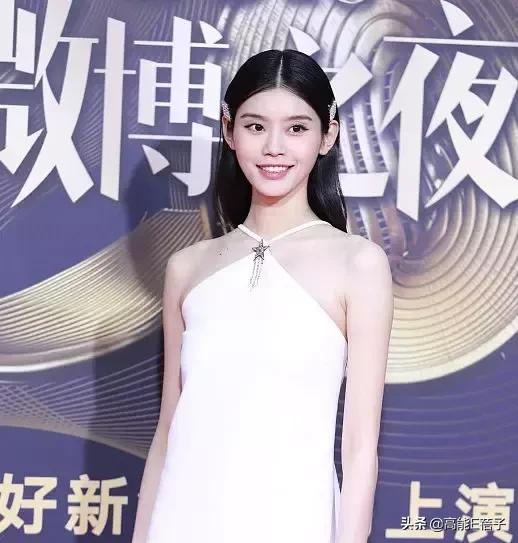 一周造型不重样,一周穿搭封面设计横屏