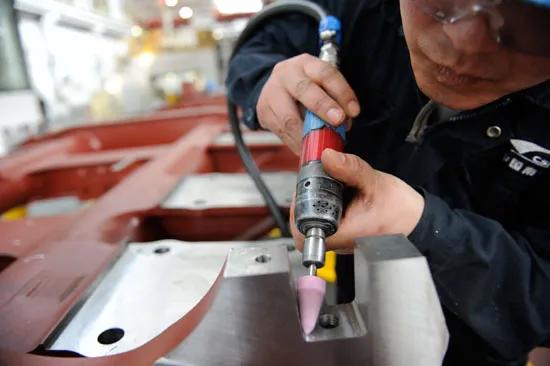 老木匠手艺人,老木匠原木工艺