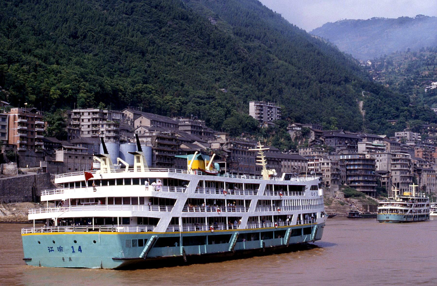 沿长江逆流坐轮船旅游攻略,80年代川江轮船