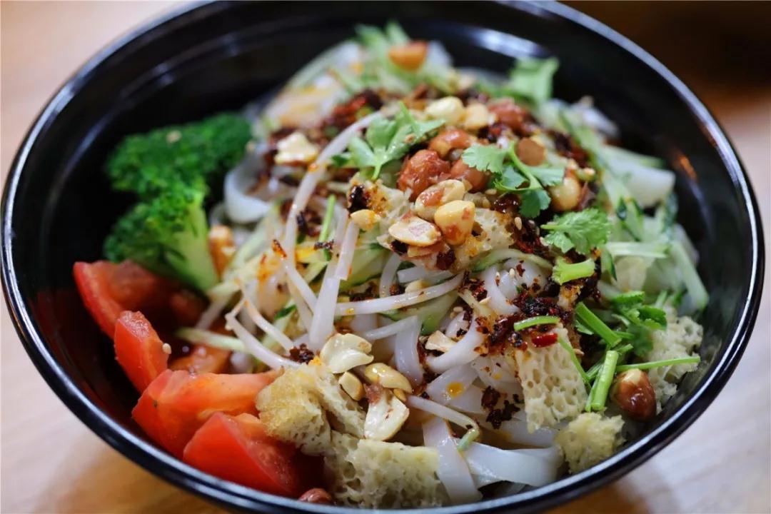 平顶山步行街新的小吃街,曝光街边小吃