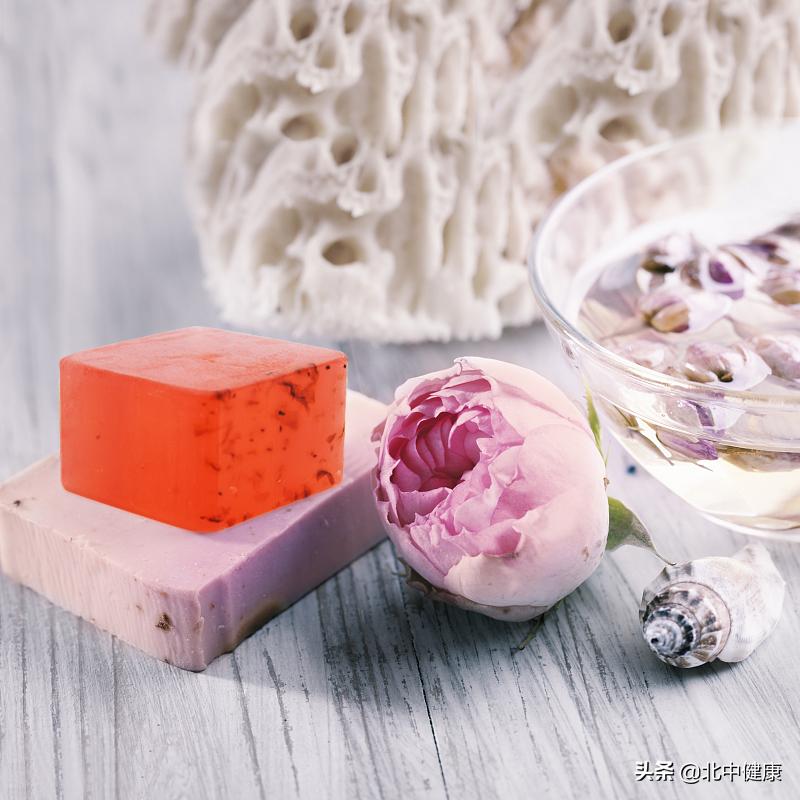 长青春痘了说明你不年轻了,脸上长青春痘的解决办法