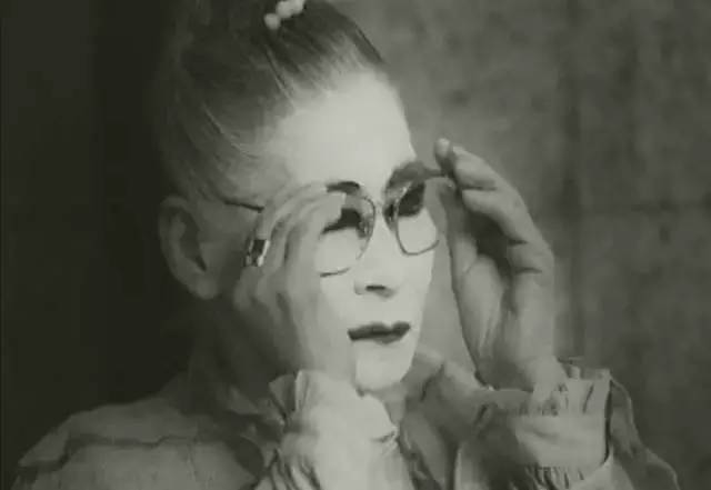 横滨玛丽：人称皇后陛下的*女妓**，站街60年只为等一个不归的嫖客