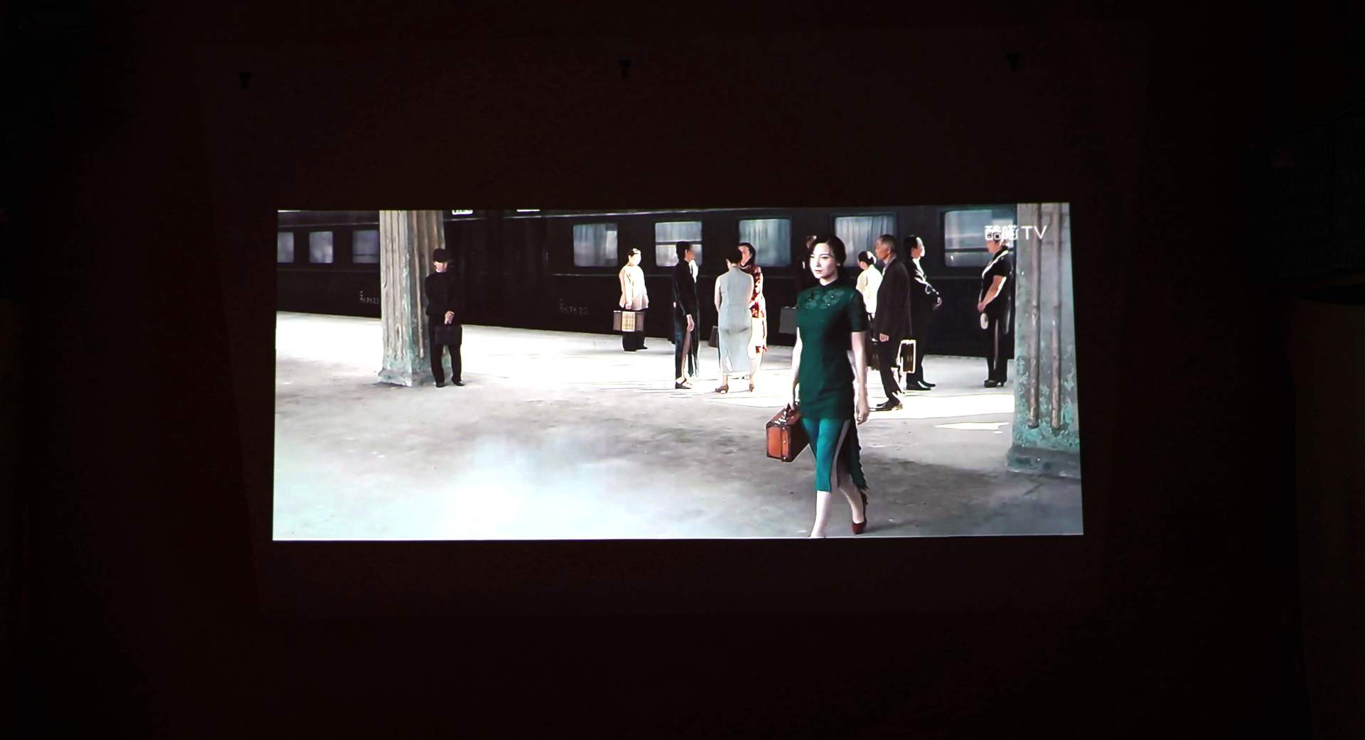 小客厅投影仪安装设计,客厅装个幕布不装投影仪