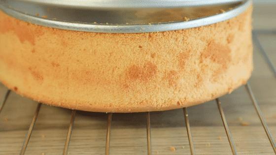 戚风蛋糕难点易错点,戚风蛋糕底下凹了是什么原因