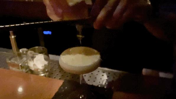 在上海的天花板酒吧“闯关”,喝到第五杯我悟了