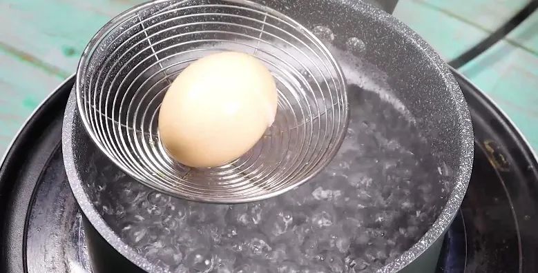 宝宝蛋黄怎么加到全蛋,宝宝蛋黄怎么加到粥里