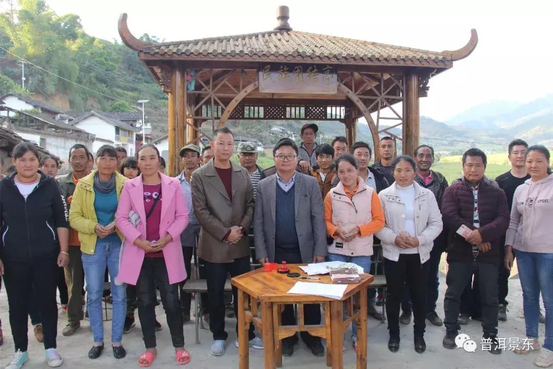 农民工喜领劳动报酬,农民工庆祝每月按时足额领取工资