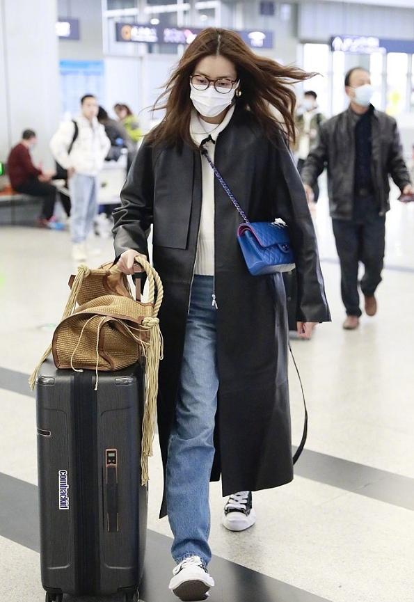 16年刘雯香奈儿白色套装多少钱,刘雯刘诗诗亮相香奈儿早春大秀