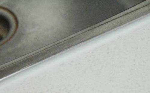 马桶底座玻璃胶好弄掉吗,马桶底座发黄是玻璃胶不好吗