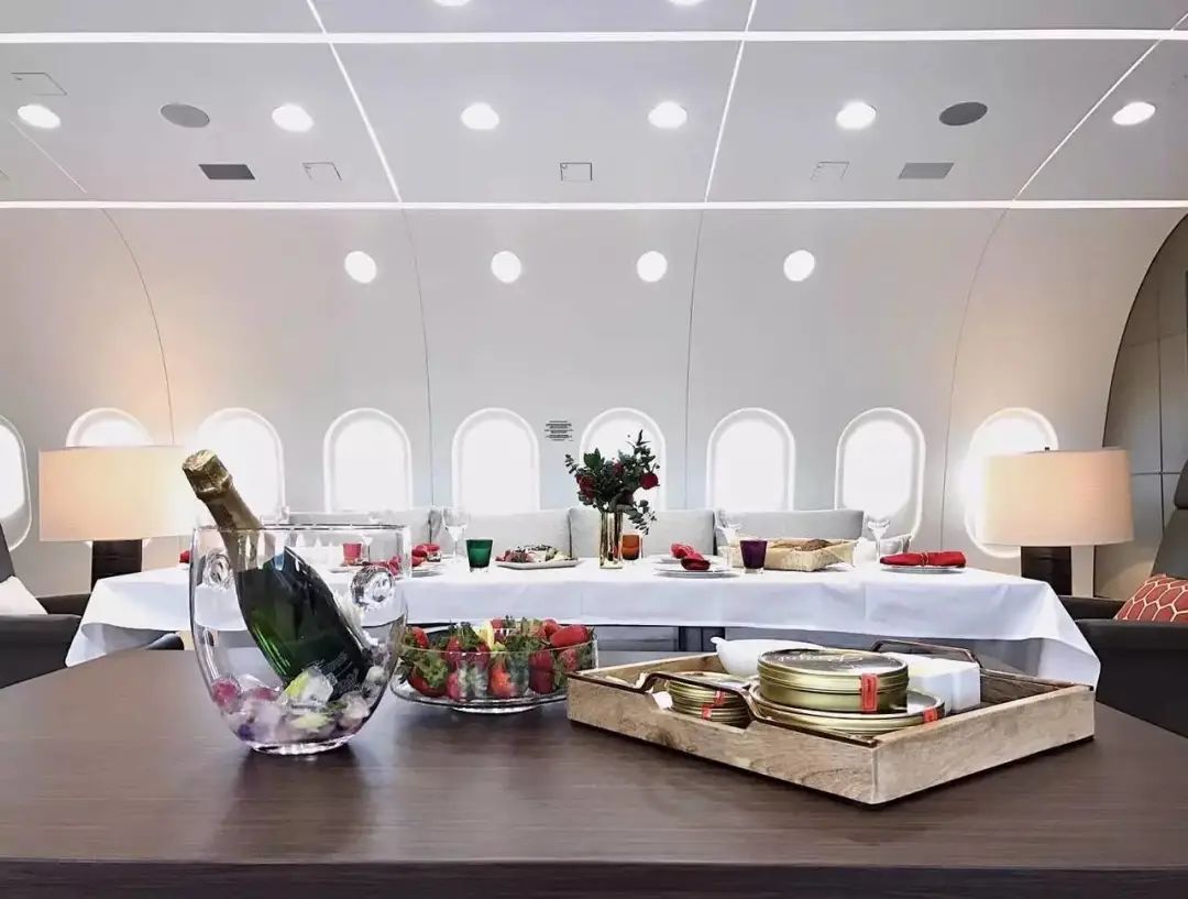 18万一张机票的那家航空公司，原来管着这么多大佬的飞机