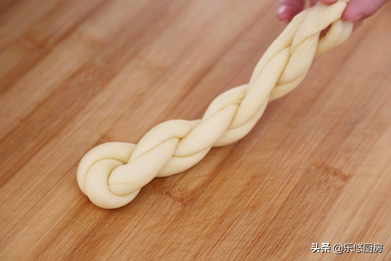酥脆的麻花怎么和面做,和麻花一样的面包