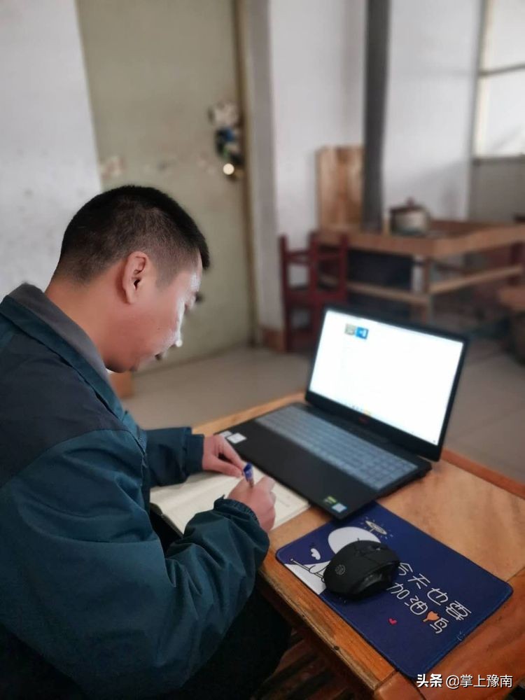 一片丹心系教育，尽职奉公抗疫情一李家寨镇万瑞勇老师的教育情怀