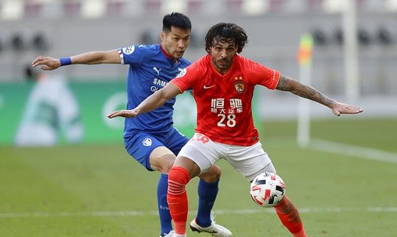 花8.7亿元买几个黑人兄弟？中国足球，沉下心来吧