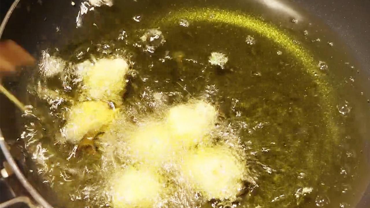 炸素丸子别只放面粉教你正确做法,炸丸子不要太粘锅