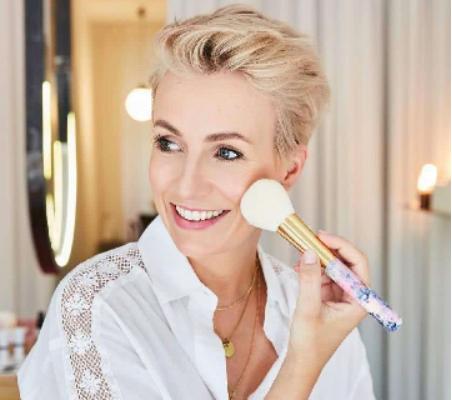 出油卡粉脱妆怎么化妆,妆面浮粉如何补妆