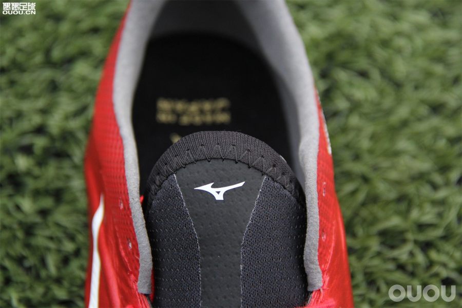 日产足球鞋测评,足球鞋实战测评nike暗煞