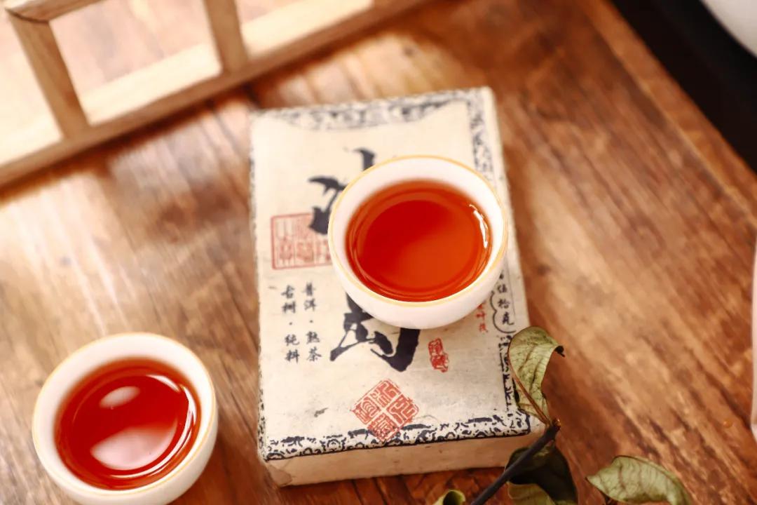 测评|岁月雕刻的冰岛熟砖，喝它简单又舒适