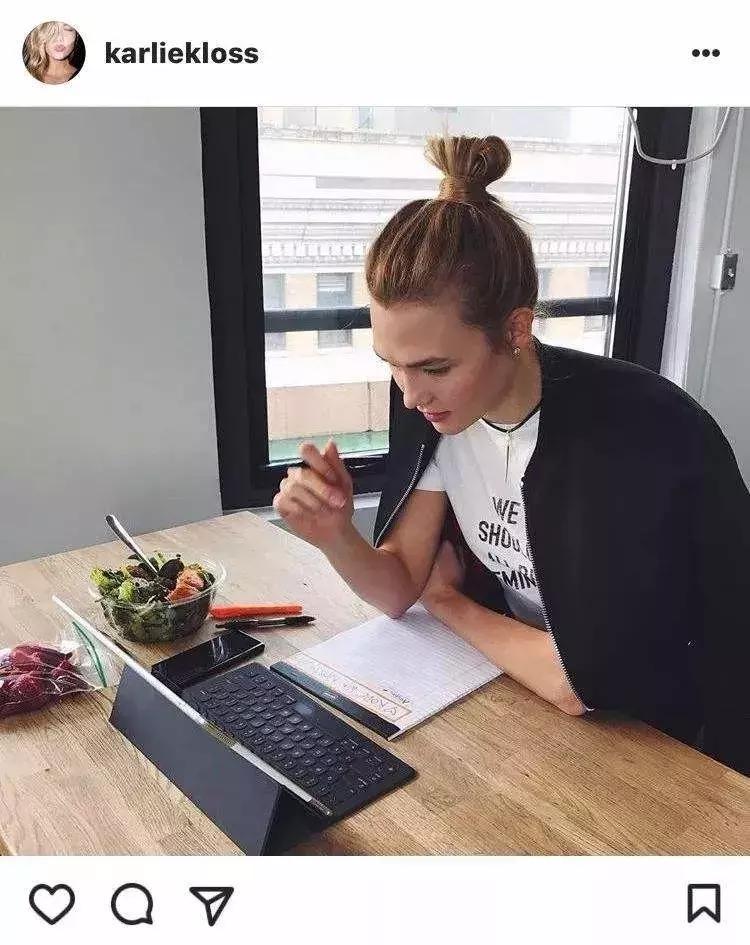 发朋友圈的女人高情商,高级的女人朋友圈应该发什么