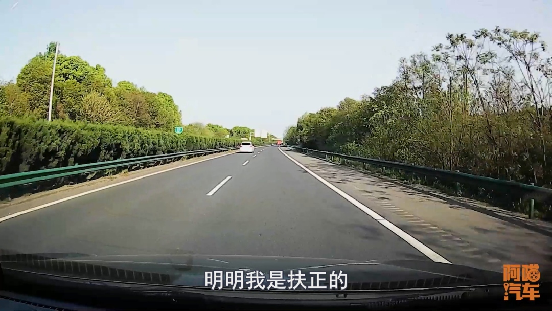 车子方向跑偏是轮胎的问题吗,方向盘跑偏做四轮定位还是动平衡