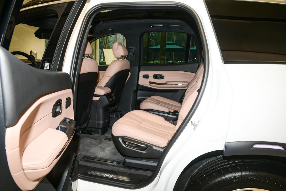 蔚来全新es8上市多少钱,60万买新款蔚来es8值得吗