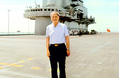 他心怀大爱，奔波多年买回辽宁舰前身，个中艰辛折磨得他几欲落泪