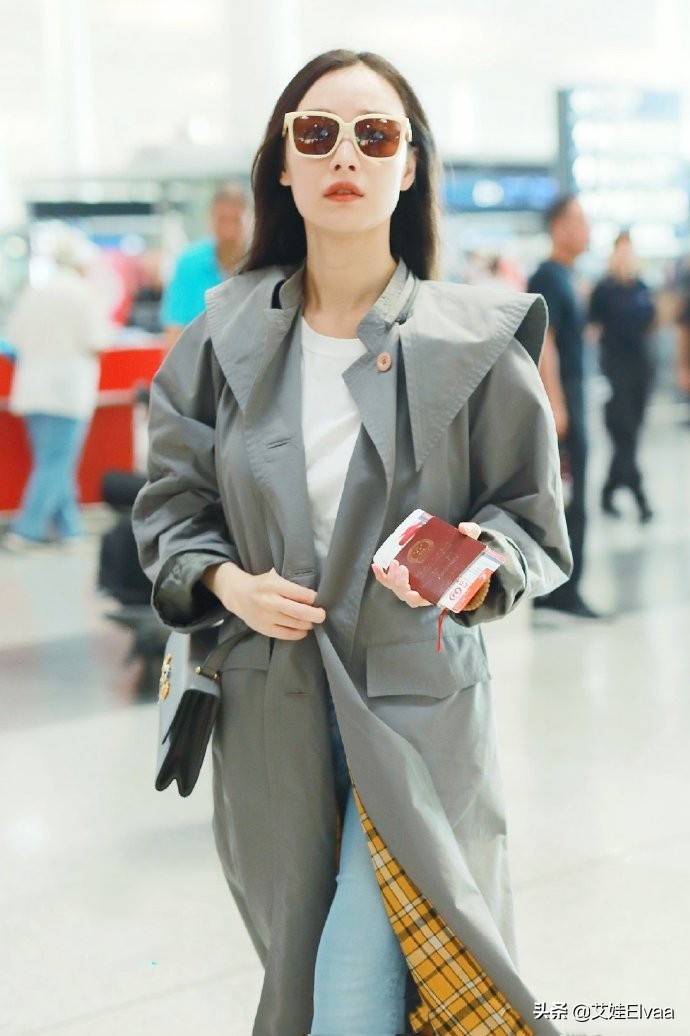 倪妮出发洛杉矶终于奢侈回，穿18999衣配7900鞋，罕见红唇太抢眼