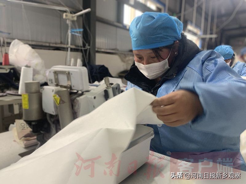 21人的“扶贫车间”日代加工千套防护服，老板：不挣钱我也干