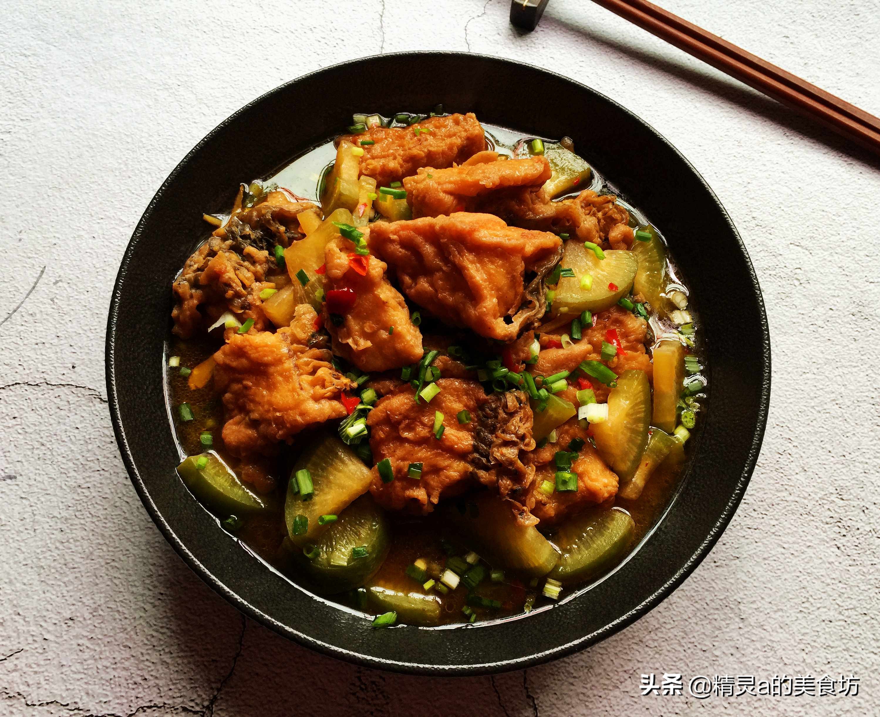 换个方法吃草鱼，配它一起炖，营养美味，一周做三回，餐餐一扫光