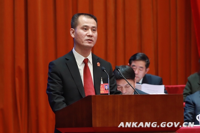 安康市四届人大五次会议举行第二次全体会议