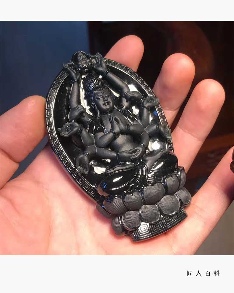 玉雕设计师黄建栖和他的兄弟翡翠厂