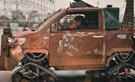 BALANCE参加“寻找五菱潮装人”打造废土风格“末日板牙”