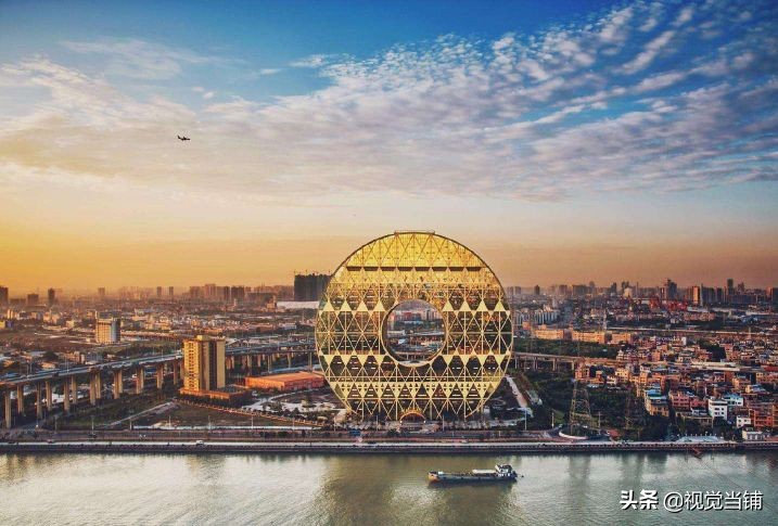 莲花建筑足球场,新建的莲花型足球场