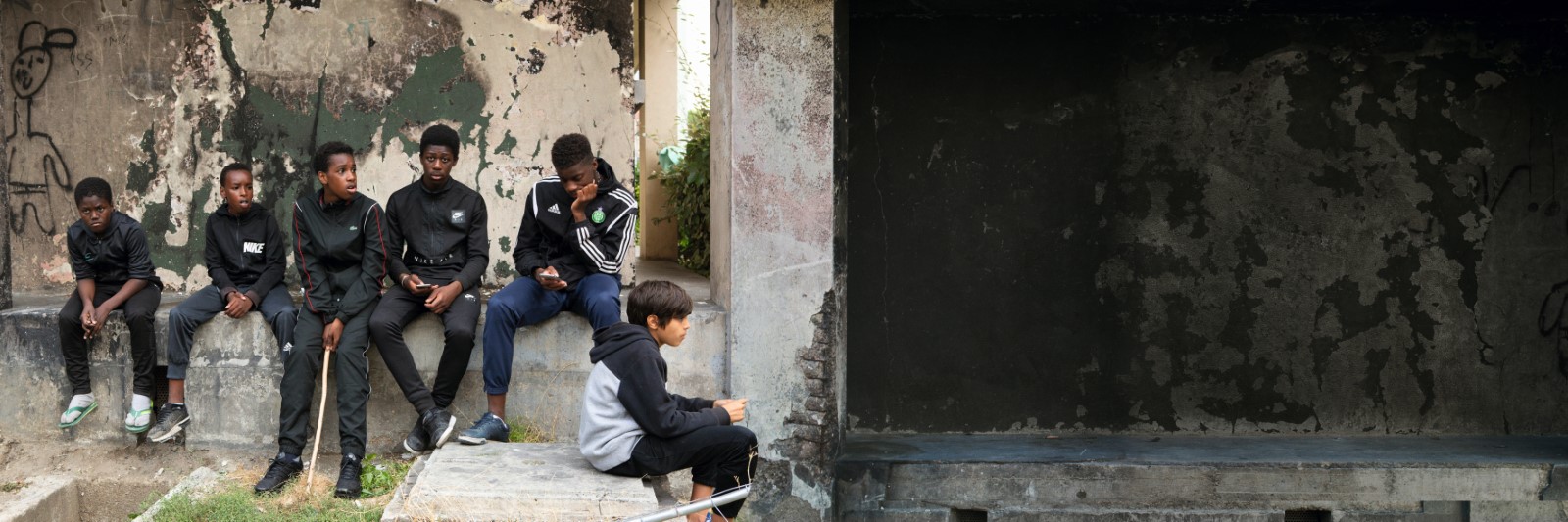 《悲惨的世界》（2019）：多线叙事下的当代法国悲歌