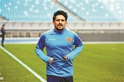 国足又添3名归化入籍球员，“锋线新组合”的攻击能力将出现转机