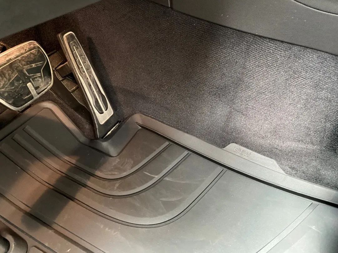 宝马原厂全天候脚垫用久了发白吗,宝马原厂全天候脚垫5系